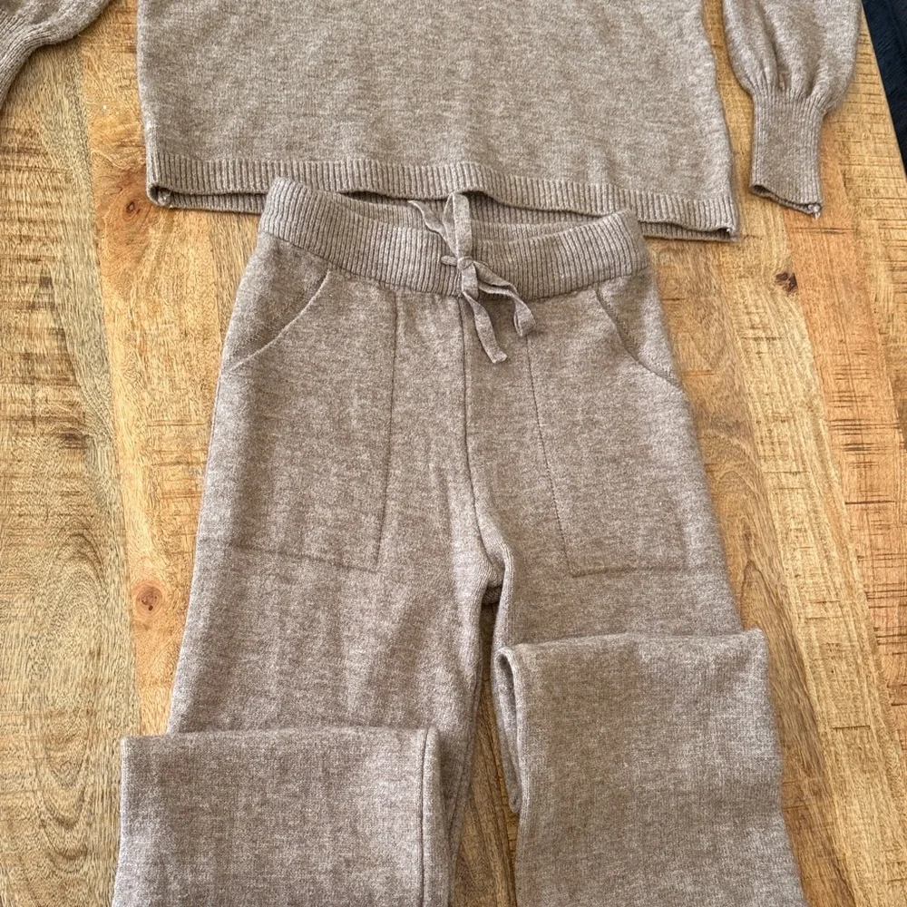 Matching Set - Picture 2 of 10